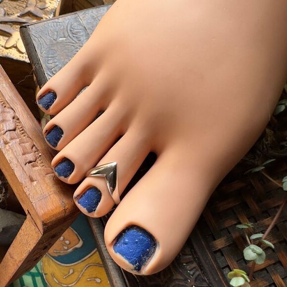 V Shaped Sterling Silver Toe Ring - Picture 2 of 4